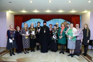 Сотрудникам Усть-Каменогорского епархиального управления и работникам Свято-Троицкого монастыря вручены памятные медали в честь 1000-летия равноапостольного князя Владимира
