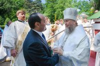 1-Митрополит Александр и Епископ Амфилохий открыли мемориальную доску, посвященную 20-летию возвращения Вознесенского собора Алма-Аты Православной Церкви