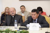 8-Епископ Амфилохий принял участие в работе круглого стола, посвященного Дню духовного согласия