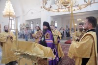 6-В воскресный день епископ Амфилохий совершил Божественную Литургию в главном храме Рудного Алтая