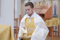 9-В воскресный день епископ Амфилохий совершил Божественную Литургию в главном храме Рудного Алтая