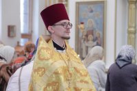 10-В воскресный день епископ Амфилохий совершил Божественную Литургию в главном храме Рудного Алтая