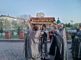 В Андреевском кафедральном соборе была совершена утреня с чином погребения Плащаницы Господа Иисуса Христа