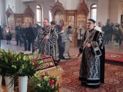 11-В Андреевском кафедральном соборе была совершена утреня с чином погребения Плащаницы Господа Иисуса Христа