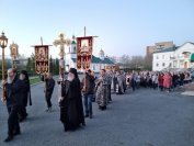 18-В Андреевском кафедральном соборе была совершена утреня с чином погребения Плащаницы Господа Иисуса Христа