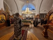 25-В Андреевском кафедральном соборе была совершена утреня с чином погребения Плащаницы Господа Иисуса Христа