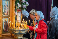 4-В воскресный день, отмеченный празднованием в честь Иверской иконы Божией Матери, архиепископ Усть-Каменогорский и Семипалатинский Амфилохий сослужил митрополиту Александру за Литургией в Иверско-Серафимовском монастыре Алматы