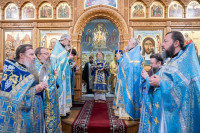 39-В воскресный день, отмеченный празднованием в честь Иверской иконы Божией Матери, архиепископ Усть-Каменогорский и Семипалатинский Амфилохий сослужил митрополиту Александру за Литургией в Иверско-Серафимовском монастыре Алматы