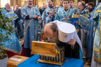 52-В воскресный день, отмеченный празднованием в честь Иверской иконы Божией Матери, архиепископ Усть-Каменогорский и Семипалатинский Амфилохий сослужил митрополиту Александру за Литургией в Иверско-Серафимовском монастыре Алматы