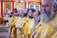 3-В день памяти благоверного князя Александра Невского и преподобного Александра Свирского архиепископ Усть-Каменогорский и Семипалатинский Амфилохий сослужил митрополиту Александру за Литургией в Александро-Невском соборе Алма-Аты