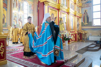 6-В день памяти благоверного князя Александра Невского и преподобного Александра Свирского архиепископ Усть-Каменогорский и Семипалатинский Амфилохий сослужил митрополиту Александру за Литургией в Александро-Невском соборе Алма-Аты