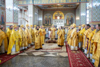 7-В день памяти благоверного князя Александра Невского и преподобного Александра Свирского архиепископ Усть-Каменогорский и Семипалатинский Амфилохий сослужил митрополиту Александру за Литургией в Александро-Невском соборе Алма-Аты