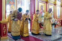 10-В день памяти благоверного князя Александра Невского и преподобного Александра Свирского архиепископ Усть-Каменогорский и Семипалатинский Амфилохий сослужил митрополиту Александру за Литургией в Александро-Невском соборе Алма-Аты