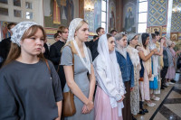 12-В день памяти благоверного князя Александра Невского и преподобного Александра Свирского архиепископ Усть-Каменогорский и Семипалатинский Амфилохий сослужил митрополиту Александру за Литургией в Александро-Невском соборе Алма-Аты