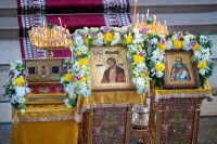 15-В день памяти благоверного князя Александра Невского и преподобного Александра Свирского архиепископ Усть-Каменогорский и Семипалатинский Амфилохий сослужил митрополиту Александру за Литургией в Александро-Невском соборе Алма-Аты