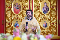 49-В день памяти благоверного князя Александра Невского и преподобного Александра Свирского архиепископ Усть-Каменогорский и Семипалатинский Амфилохий сослужил митрополиту Александру за Литургией в Александро-Невском соборе Алма-Аты