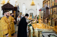 9-В воскресный день архиепископ Усть-Каменогорский и Семипалатинский Амфилохий сослужил митрополиту Александру за Литургией в храме Христа Спасителя города Алма-Аты