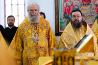 11-В воскресный день архиепископ Усть-Каменогорский и Семипалатинский Амфилохий сослужил митрополиту Александру за Литургией в храме Христа Спасителя города Алма-Аты