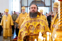 28-В воскресный день архиепископ Усть-Каменогорский и Семипалатинский Амфилохий сослужил митрополиту Александру за Литургией в храме Христа Спасителя города Алма-Аты