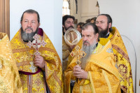 51-В воскресный день архиепископ Усть-Каменогорский и Семипалатинский Амфилохий сослужил митрополиту Александру за Литургией в храме Христа Спасителя города Алма-Аты