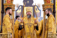 52-В воскресный день архиепископ Усть-Каменогорский и Семипалатинский Амфилохий сослужил митрополиту Александру за Литургией в храме Христа Спасителя города Алма-Аты
