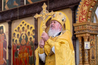 67-В воскресный день архиепископ Усть-Каменогорский и Семипалатинский Амфилохий сослужил митрополиту Александру за Литургией в храме Христа Спасителя города Алма-Аты