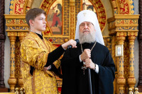70-В воскресный день архиепископ Усть-Каменогорский и Семипалатинский Амфилохий сослужил митрополиту Александру за Литургией в храме Христа Спасителя города Алма-Аты