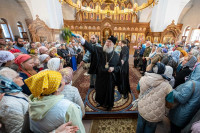 32-В главном храме Усть-Каменогорска состоялась праздничная Литургия по случаю принесения десницы святителя Спиридона Тримифунтского 
