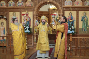 В воскресный день архиепископ Амфилохий совершил Божественную Литургию в Андреевском кафедральном соборе
