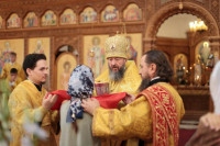 13-В воскресный день архиепископ Амфилохий совершил Божественную Литургию в Андреевском кафедральном соборе