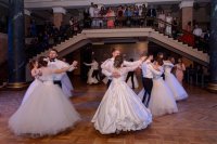 19-В Усть-Каменогорске прошел III молодежный бал  «Времен связующая нить»