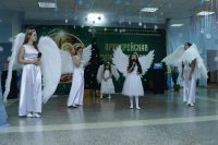 2-В Центральной воскресной школе Усть-Каменогорска состоялся детский рождественский праздник